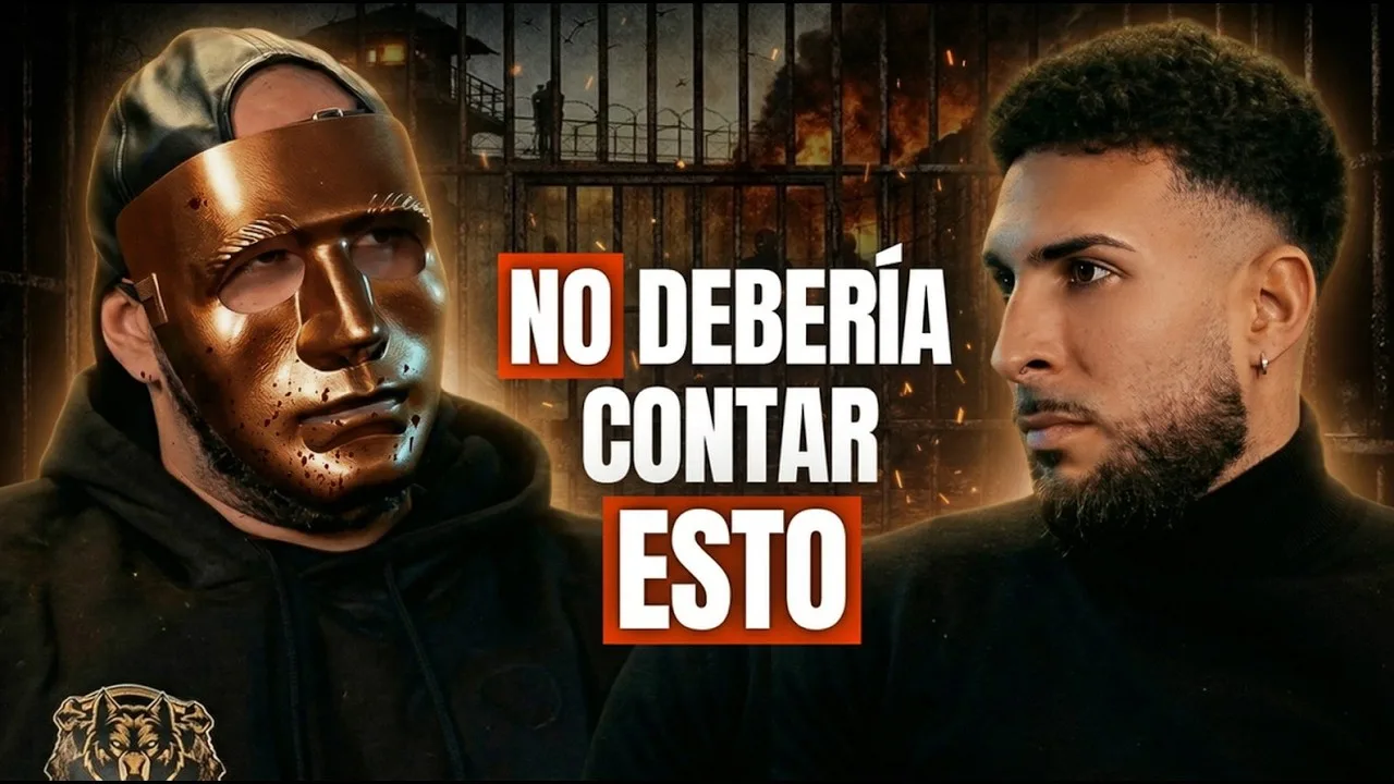 Portada de entrevista a un invitado con máscara metálica, con rejas y fuego al fondo y el rótulo «No debería contar esto»